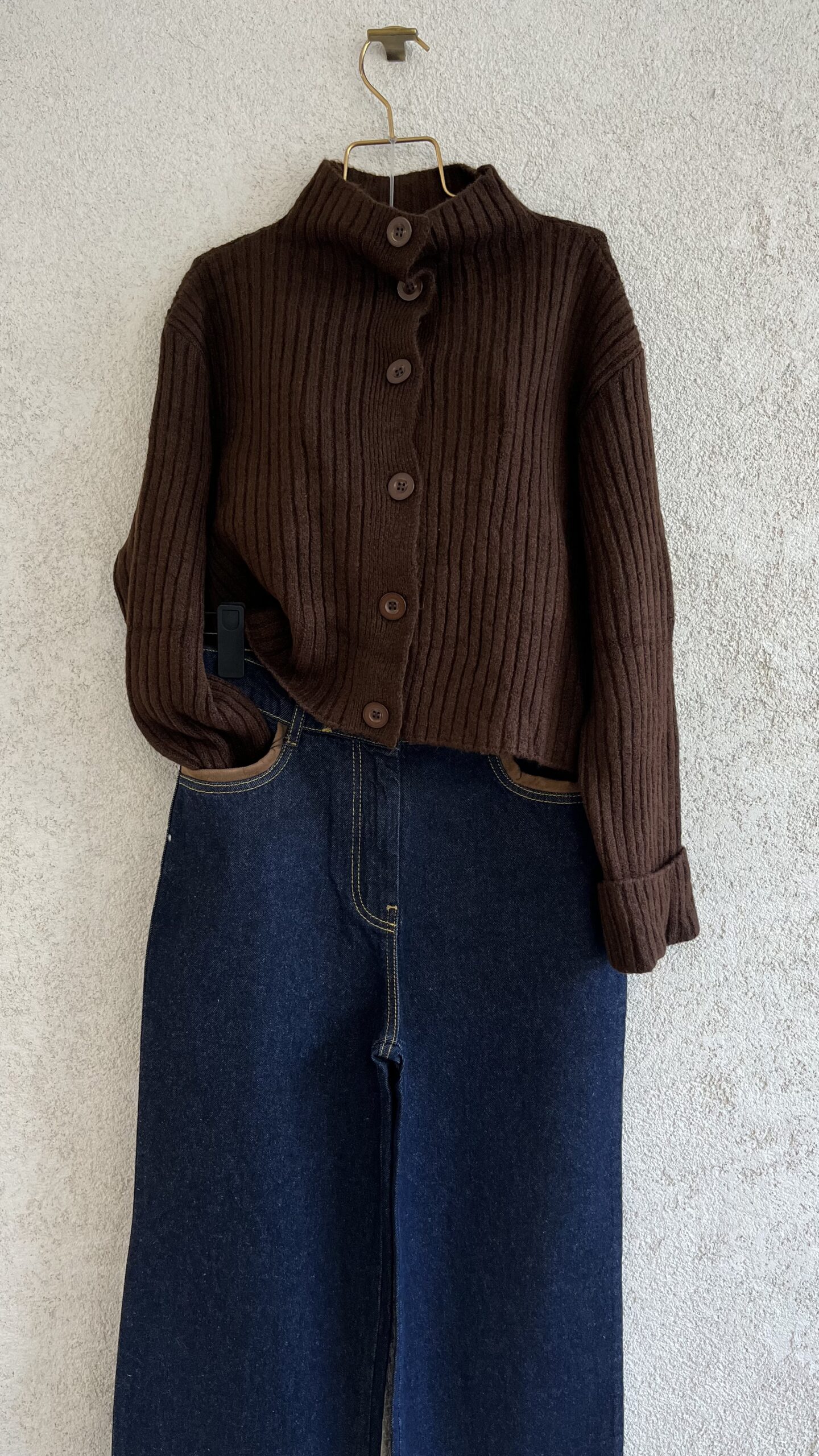 Düğmeli Kısa Örgü Hırka