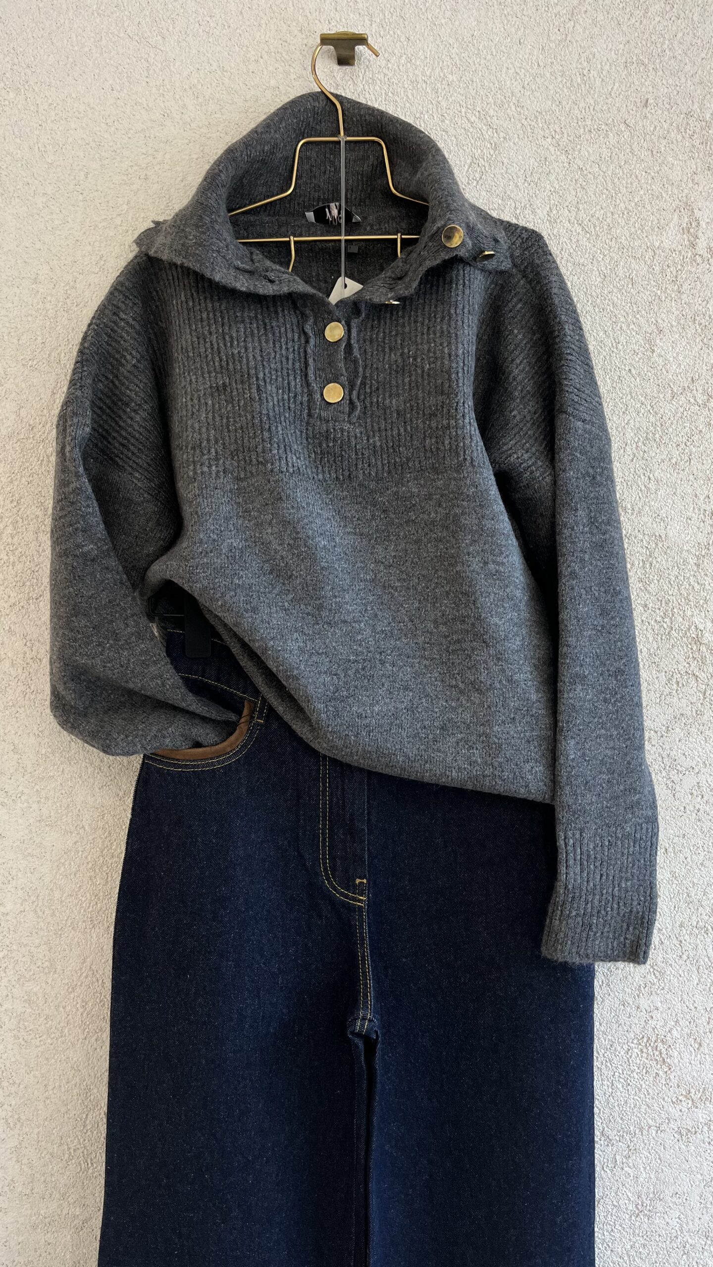 Düğme ve Yakalı Örme Kazak